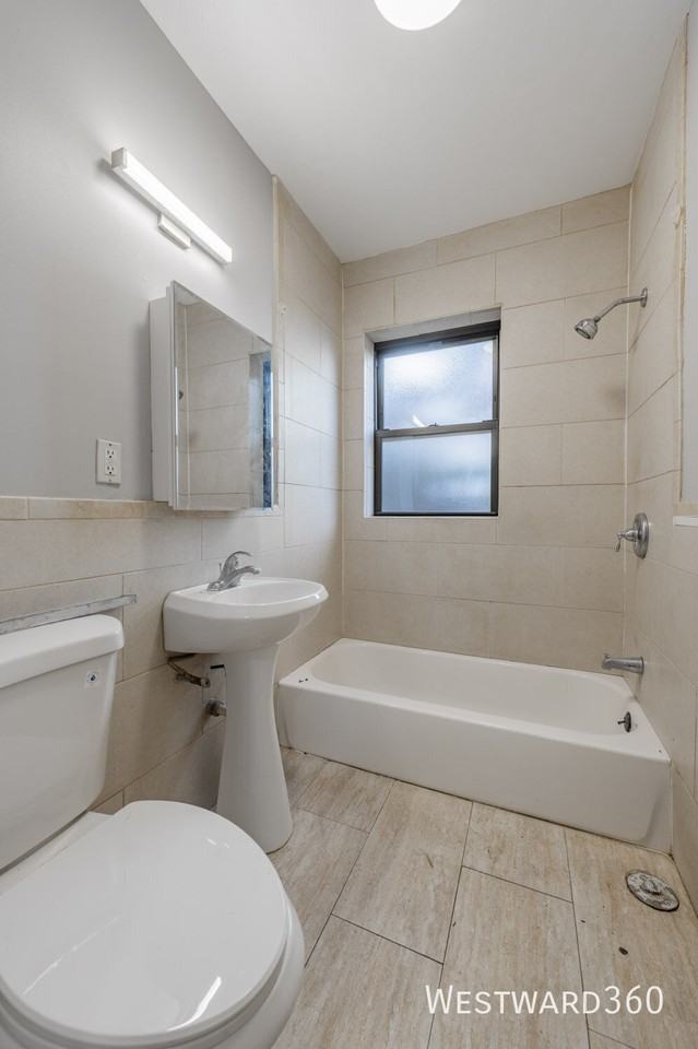 2054 W Arthur Ave #2E - Photo 7 of 9