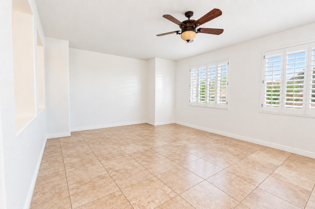 9627 W Mariposa St - Photo 4 of 18