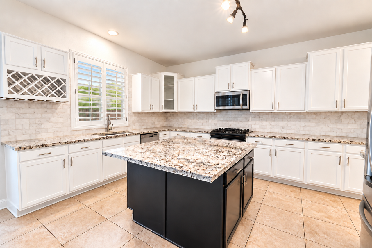 9627 W Mariposa St - Photo 5 of 18