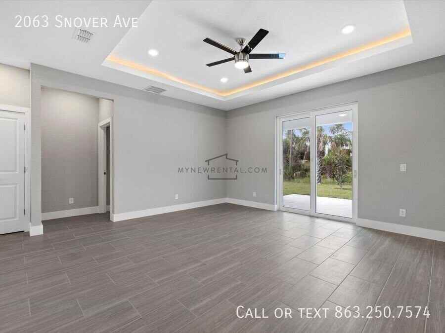 2063 Snover Ave - Photo 6 of 29