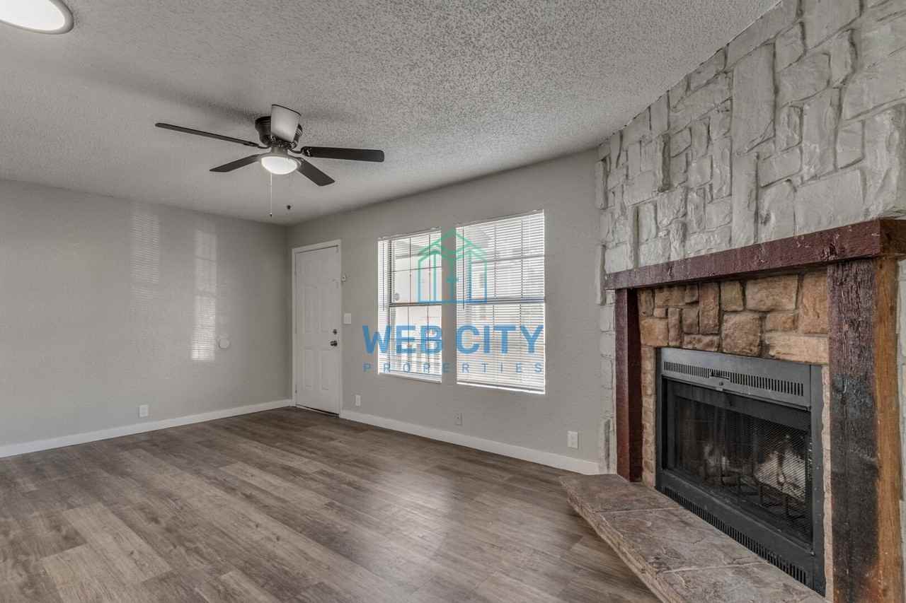 238 Alexandria St - Photo 2 of 13