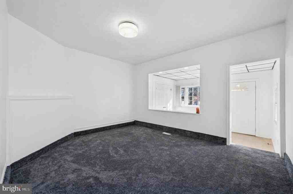103 Chestnut St - Photo 4 of 14