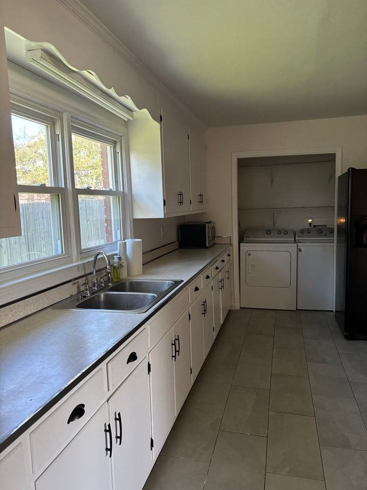 511 Cadmus Dr - Photo 2 of 15