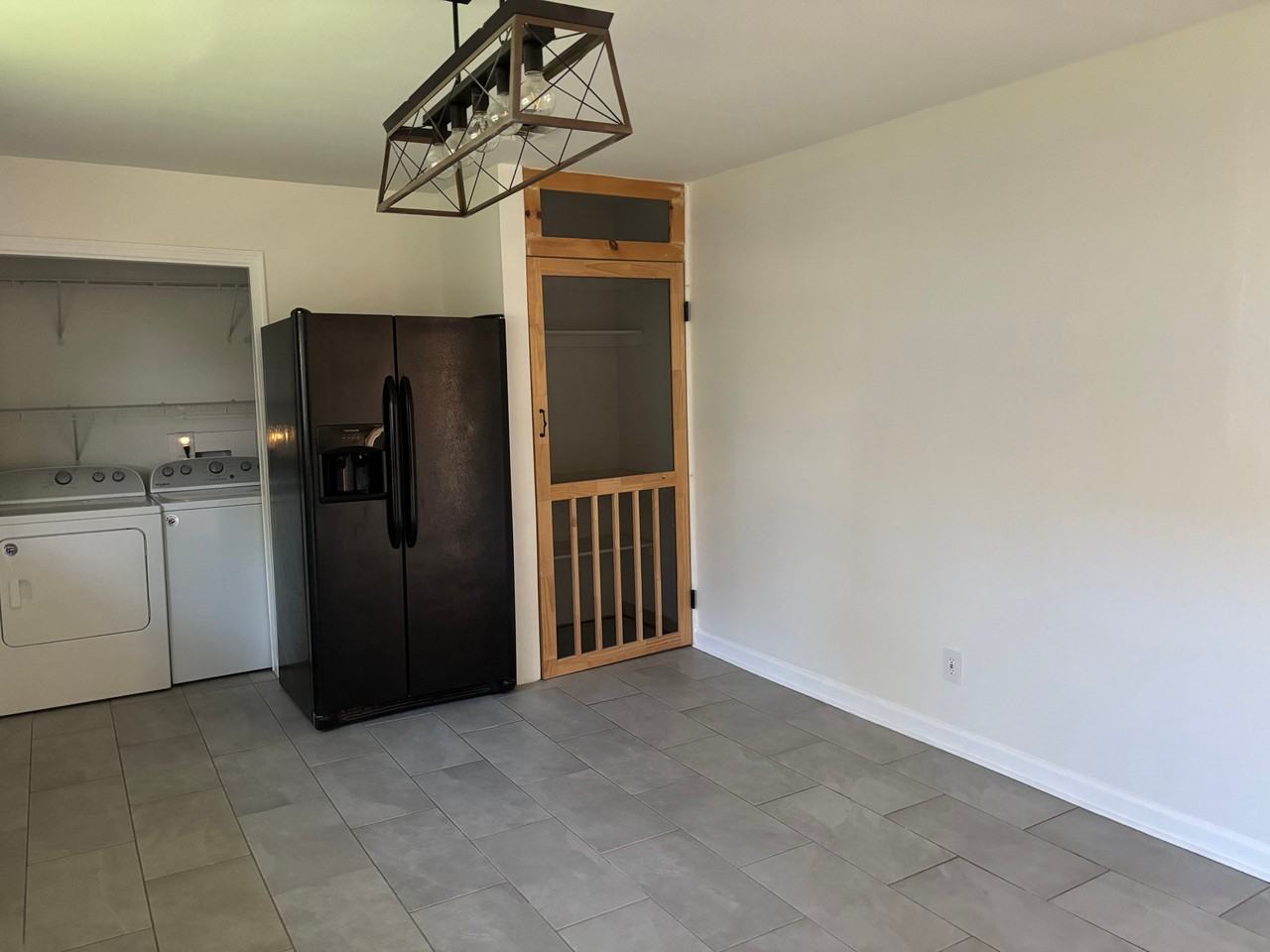 511 Cadmus Dr - Photo 4 of 15