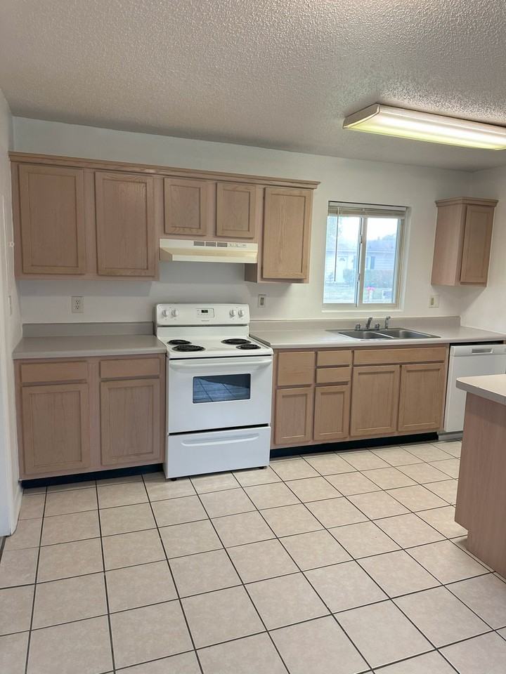 36043 Beale Ct #2 - Photo 5 of 12