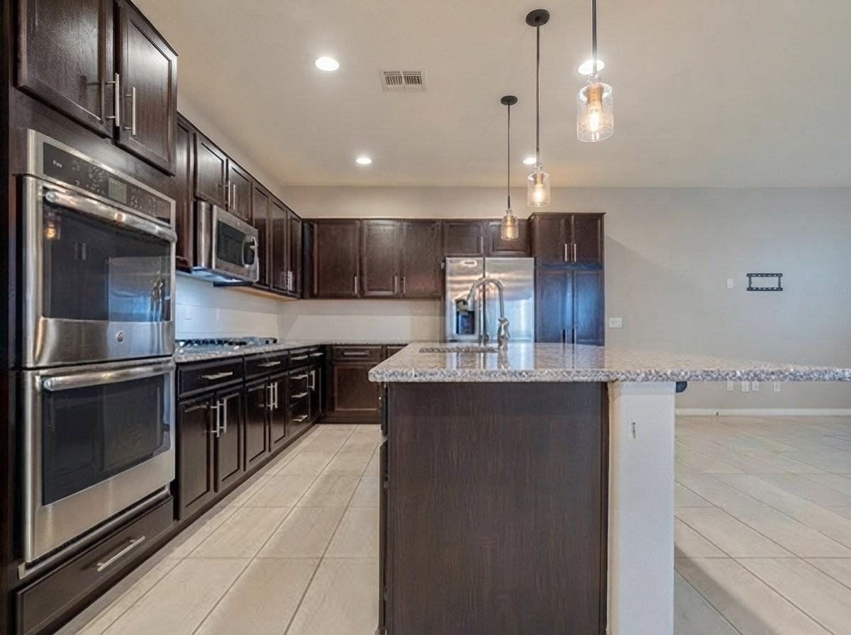 3885 E Stiles Ln - Photo 3 of 20