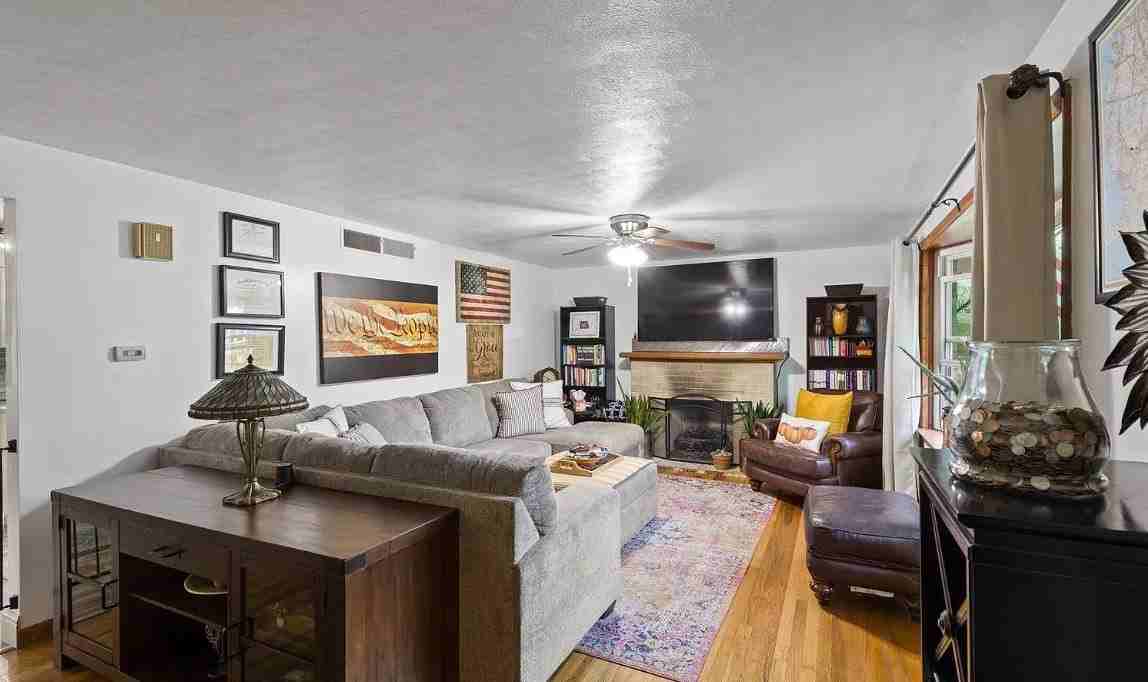 1750 Oakley Dr - Photo 5 of 20