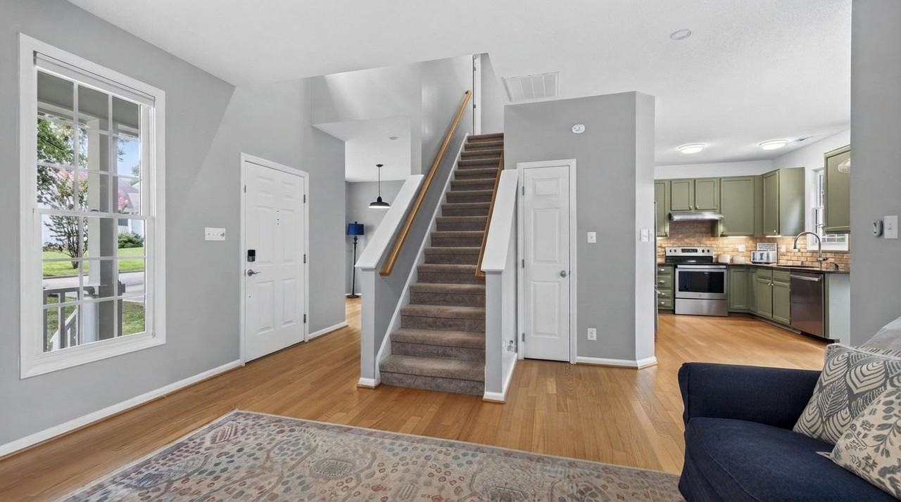 102 Unaka Ct - Photo 2 of 16