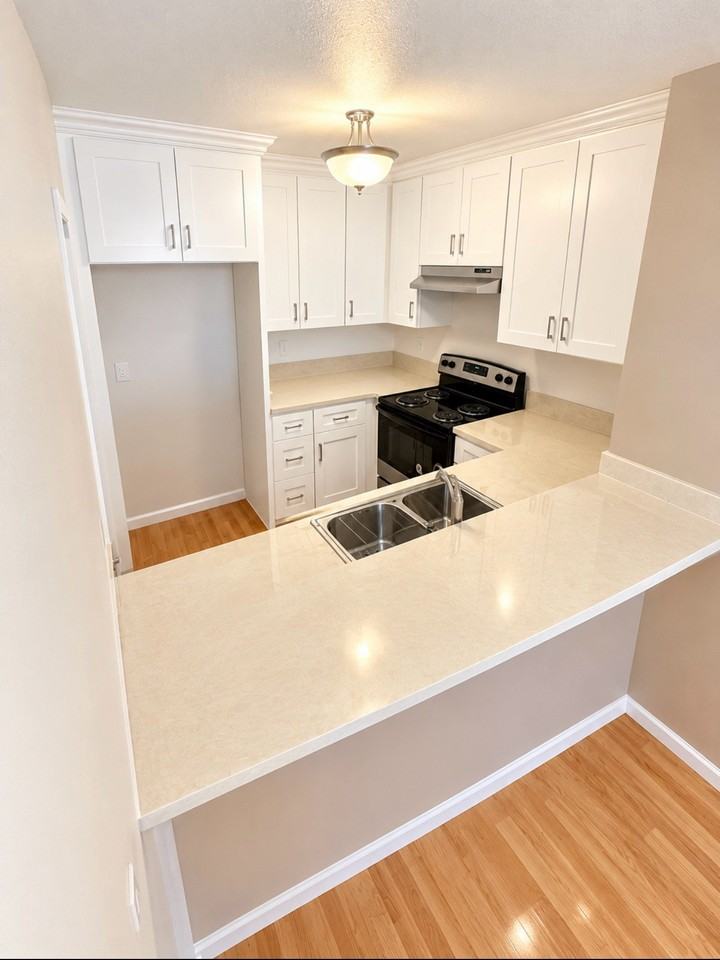 6064 Whitsett Ave #305 - Photo 4 of 16