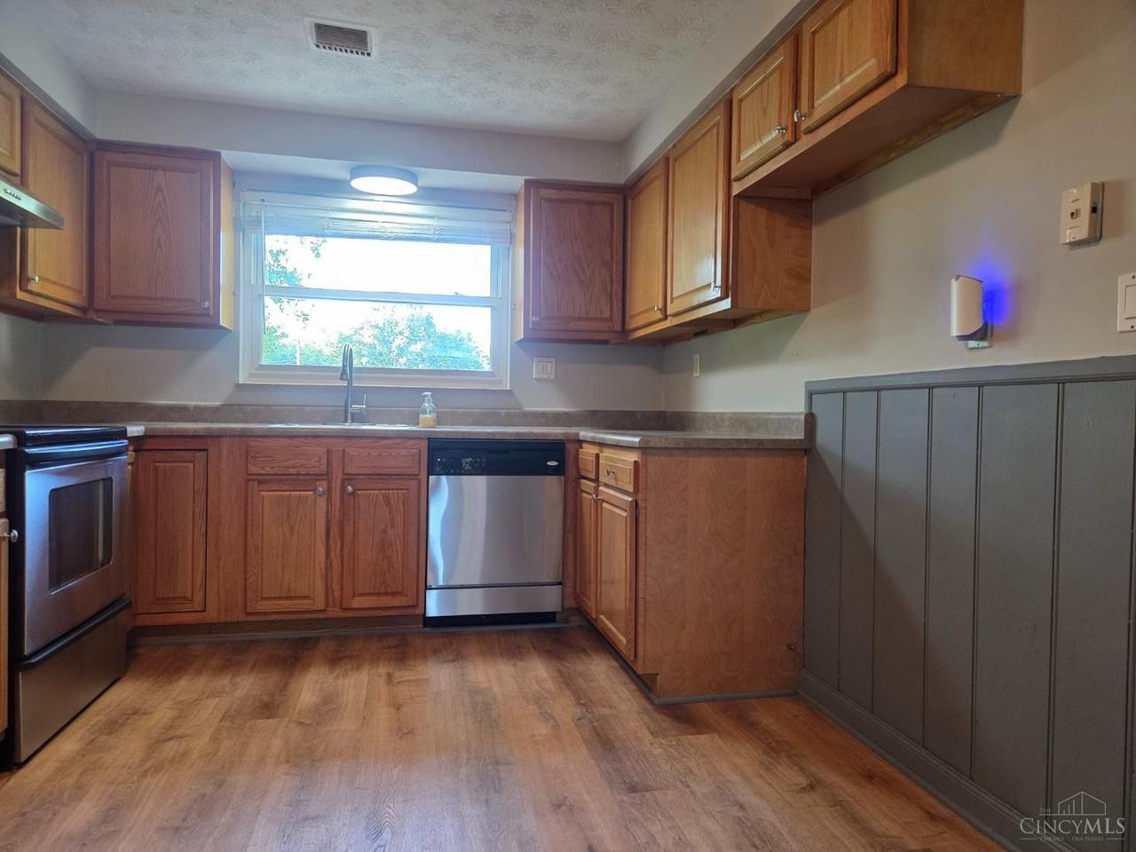 1195 Linda Ln - Photo 3 of 14