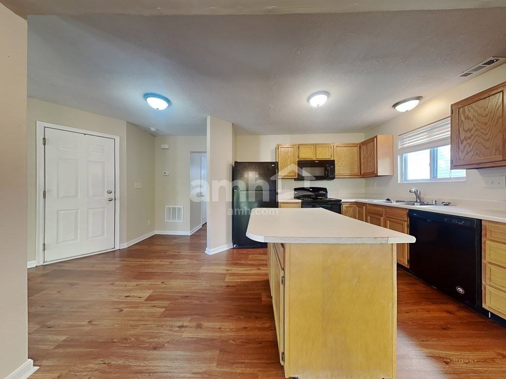 1199 Gatewood Ln - Photo 3 of 14