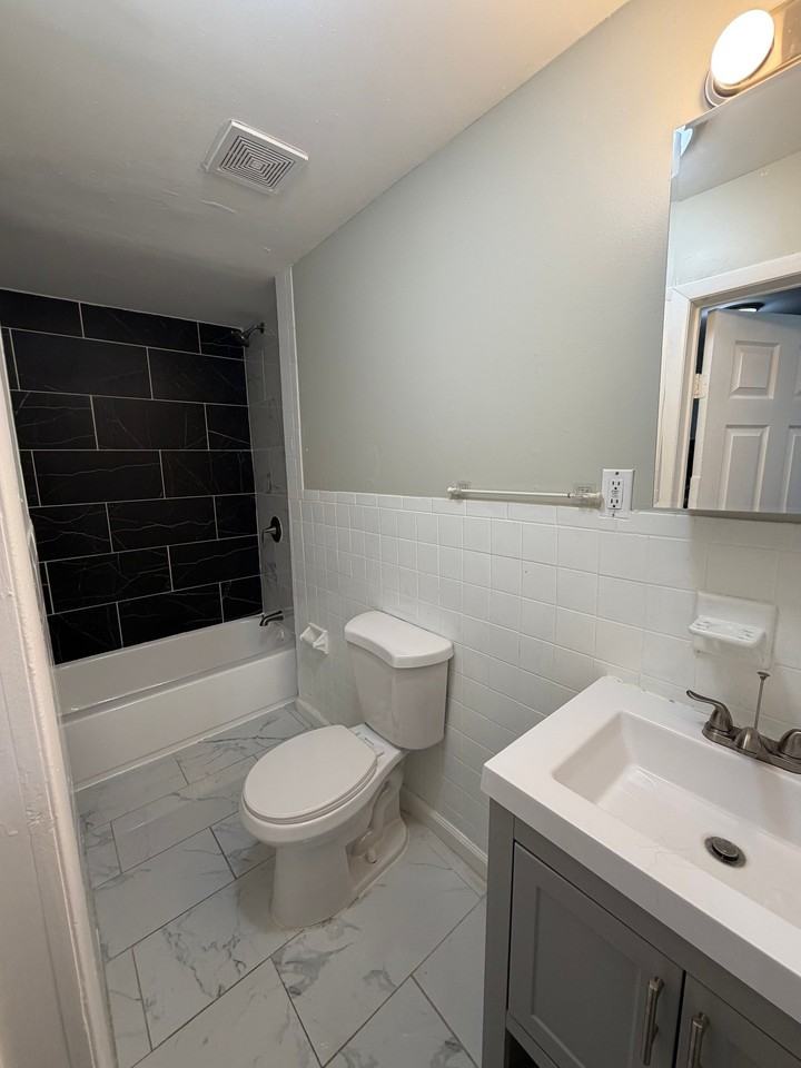 246 Roseville Ave #1B - Photo 5 of 6