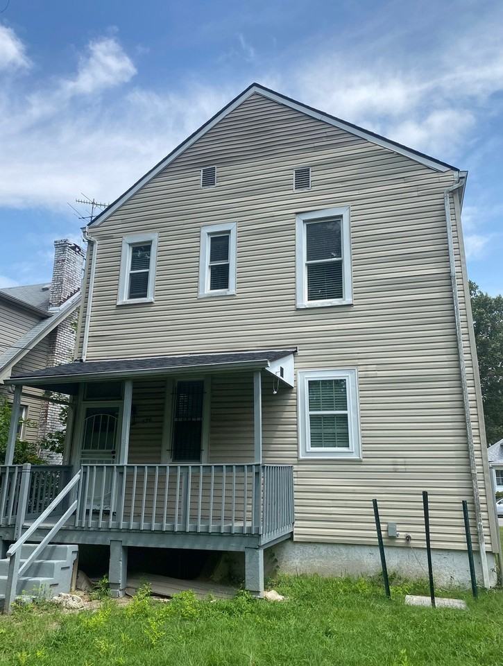 626 S 40th St - Photo 2 of 9