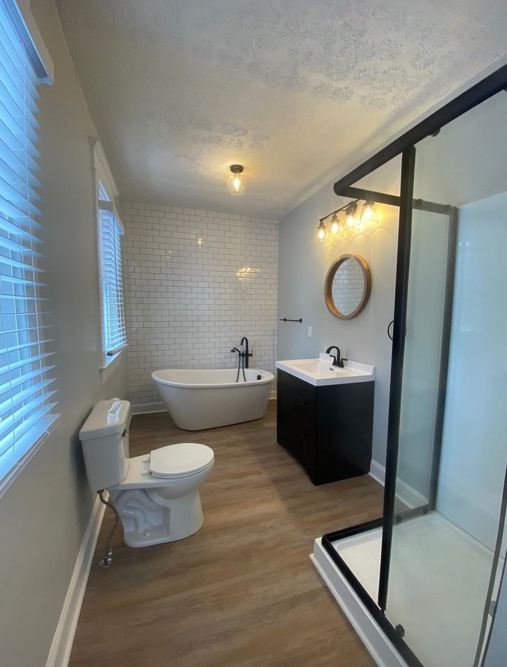 626 S 40th St - Photo 3 of 9