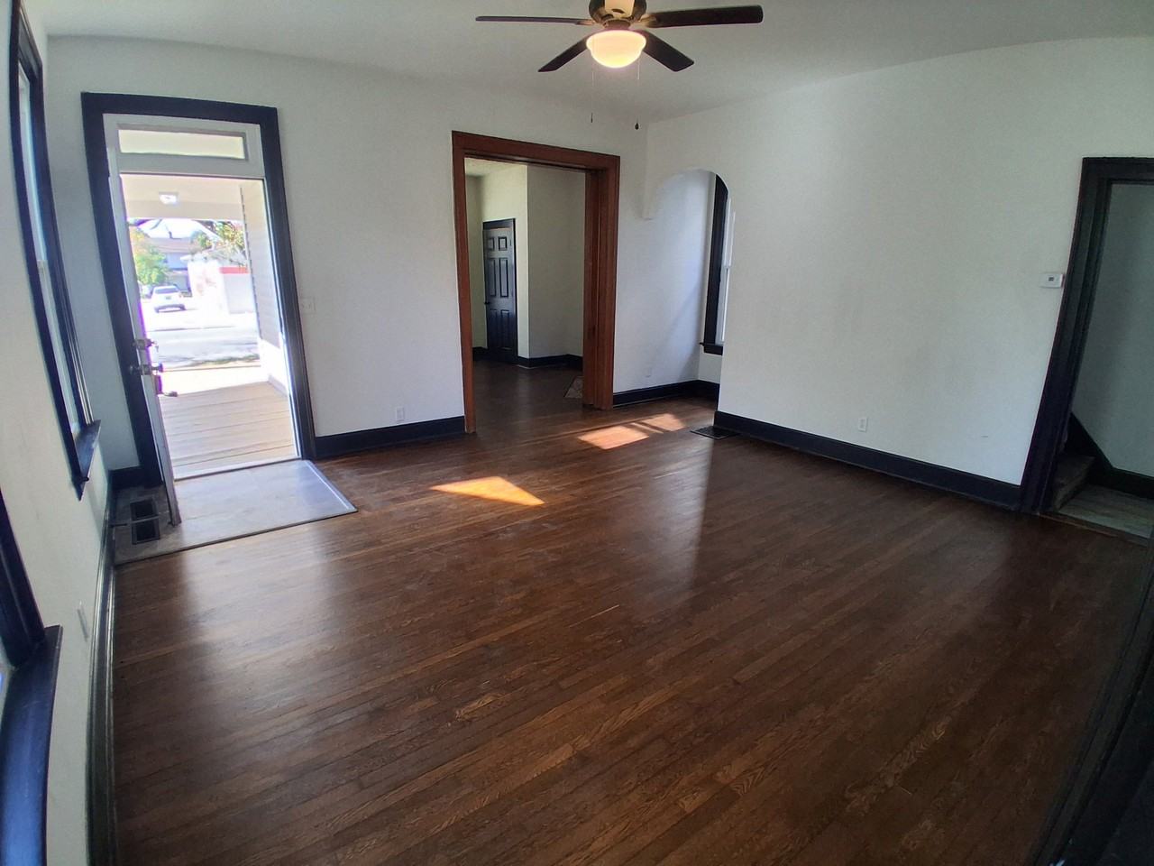 2556 Pleasant Ave - Photo 3 of 19