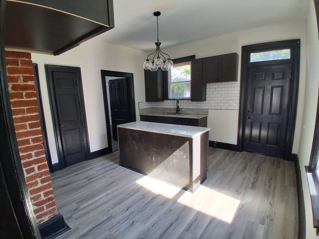 2556 Pleasant Ave - Photo 6 of 19