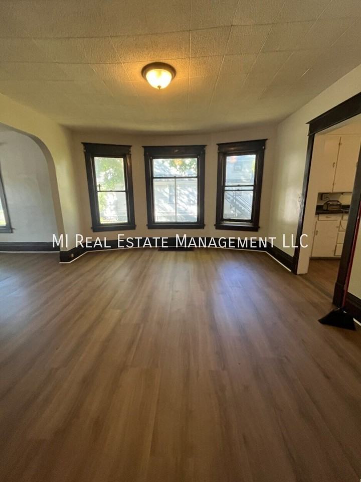 734 E Apple Ave - Photo 3 of 7