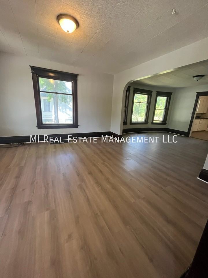 734 E Apple Ave - Photo 4 of 7