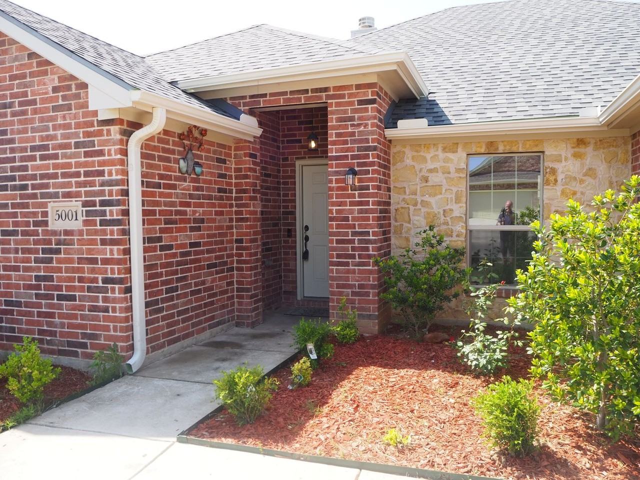 5001 Lakepark Dr - Photo 2 of 29