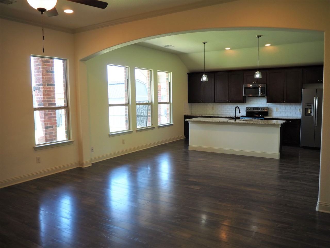 5001 Lakepark Dr - Photo 3 of 29