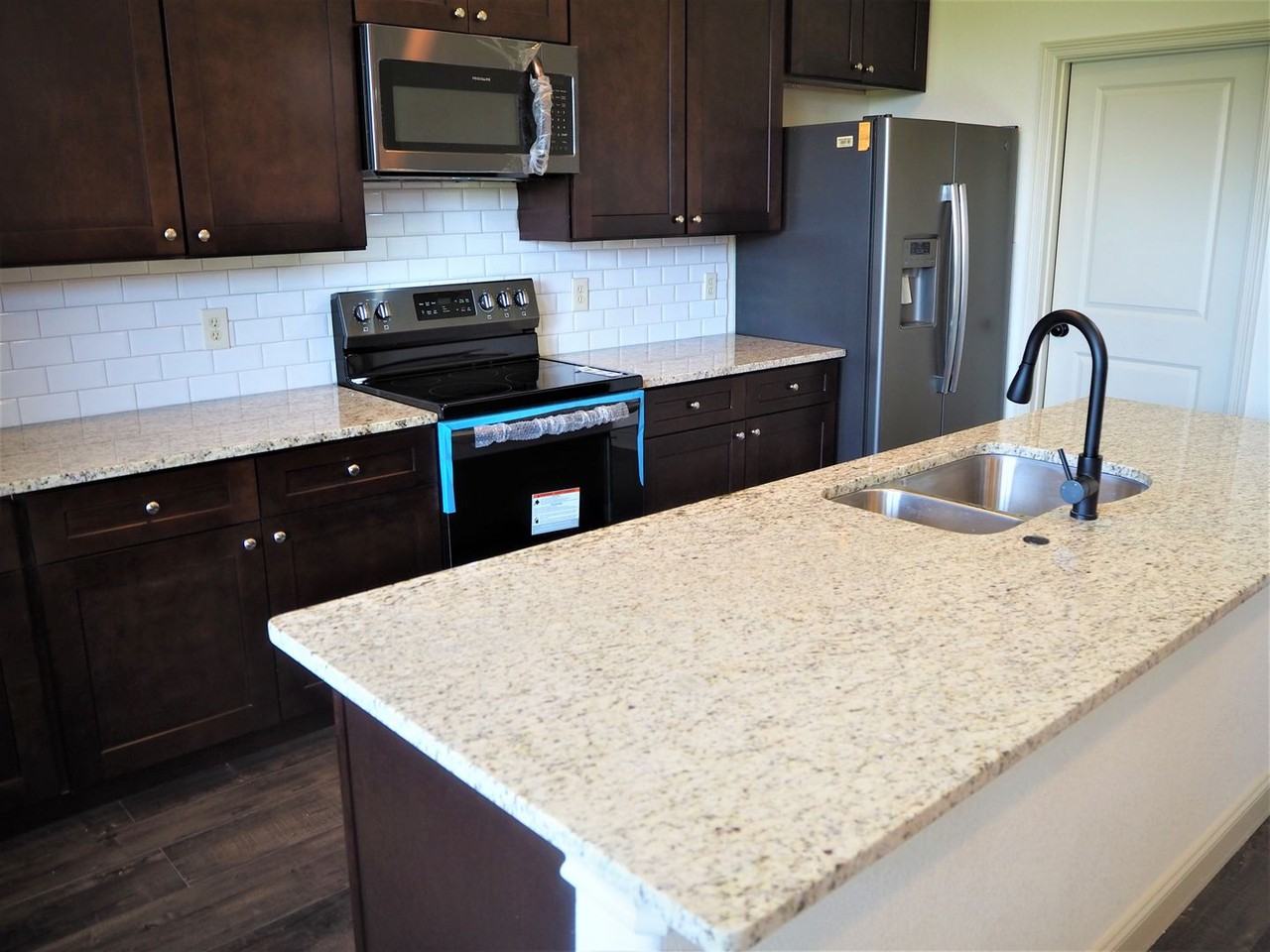 5001 Lakepark Dr - Photo 5 of 29