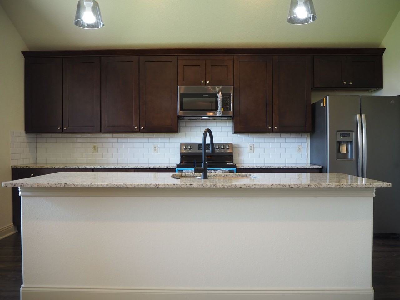 5001 Lakepark Dr - Photo 6 of 29