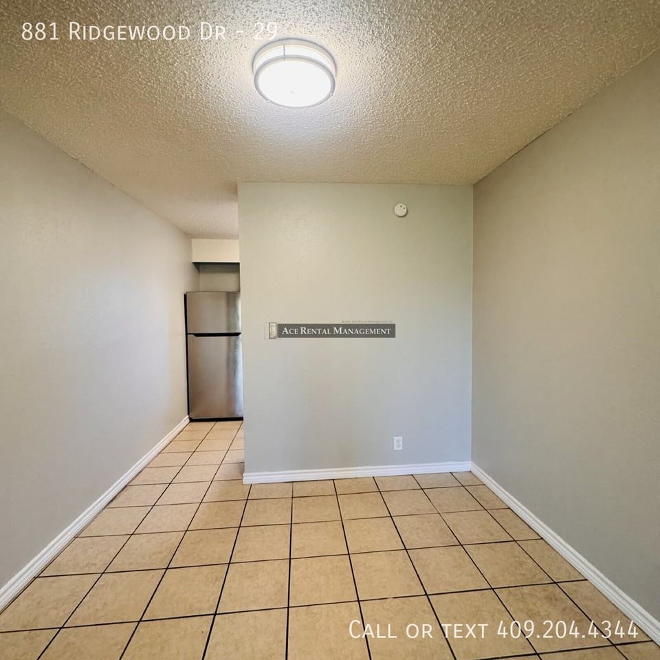 881 Ridgewood Dr #29 - Photo 5 of 17