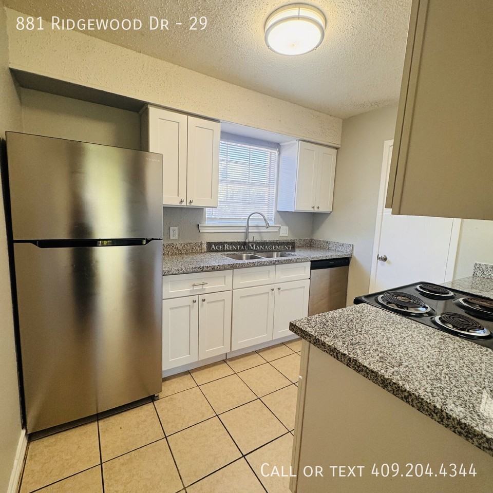 881 Ridgewood Dr #29 - Photo 6 of 17