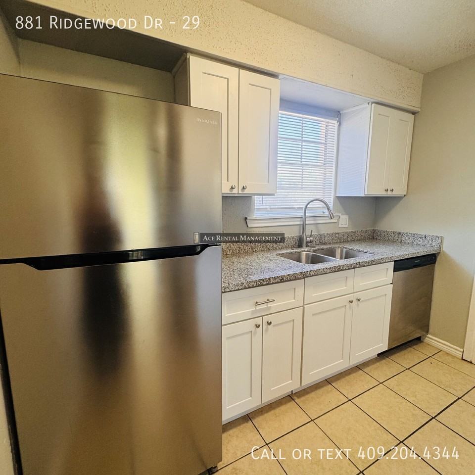 881 Ridgewood Dr #29 - Photo 7 of 17
