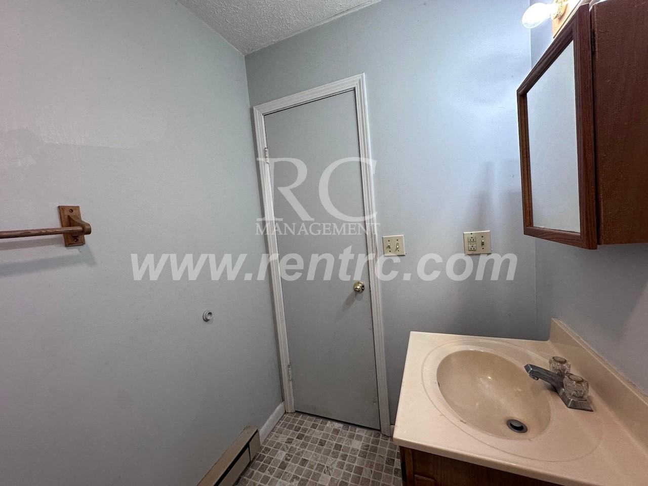125 N Scott St Apt A4 #N - Photo 4 of 9