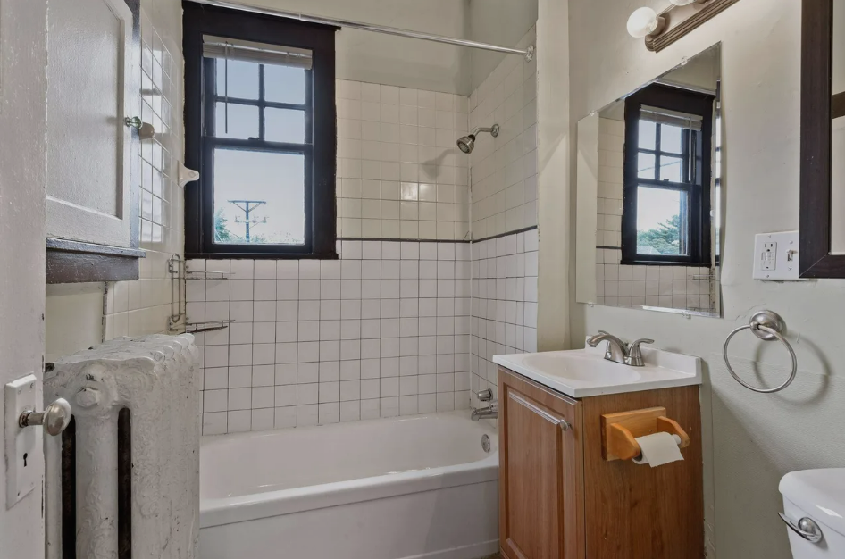 1108 W 28th St #1 - Photo 4 of 13