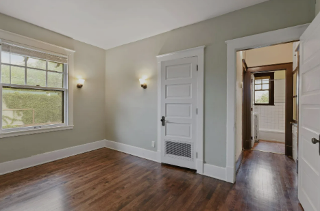 1108 W 28th St #1 - Photo 5 of 13