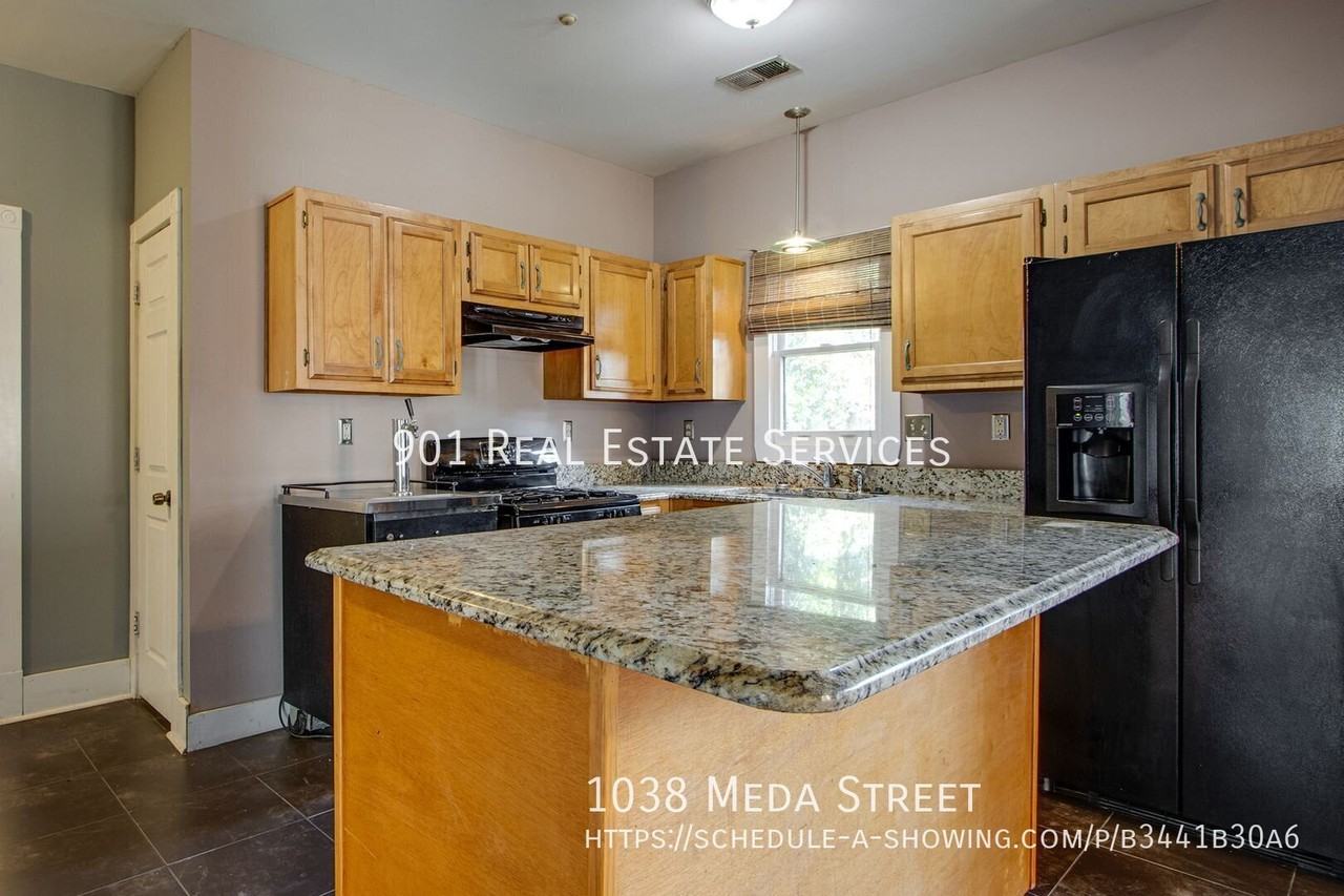 1038 Meda St - Photo 7 of 18