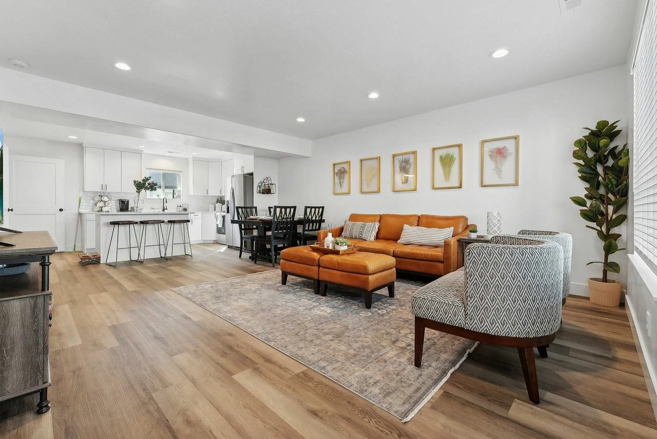635 40th St #907 - Photo 7 of 19