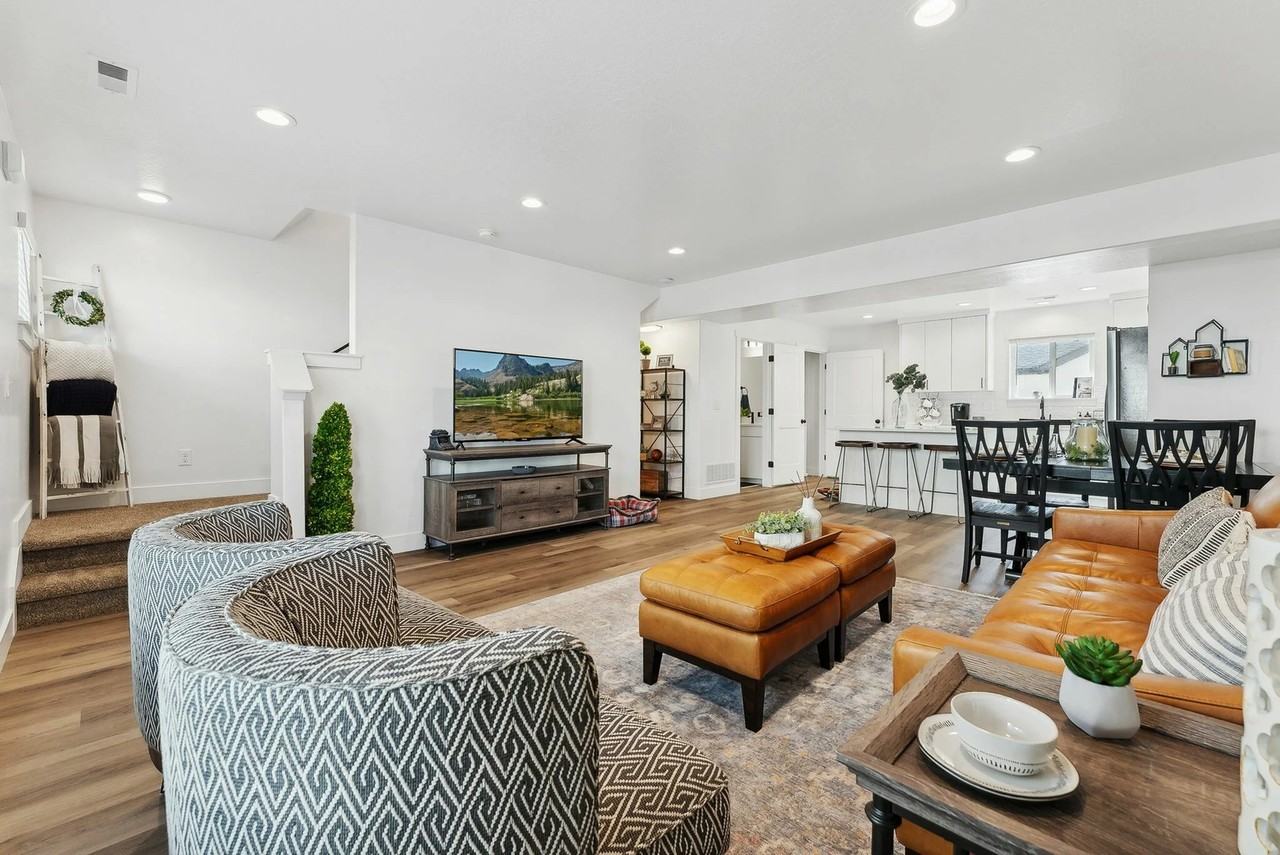635 40th St #305 - Photo 6 of 19