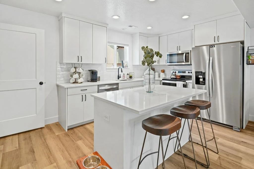 635 40th St #1102 - Photo 2 of 19