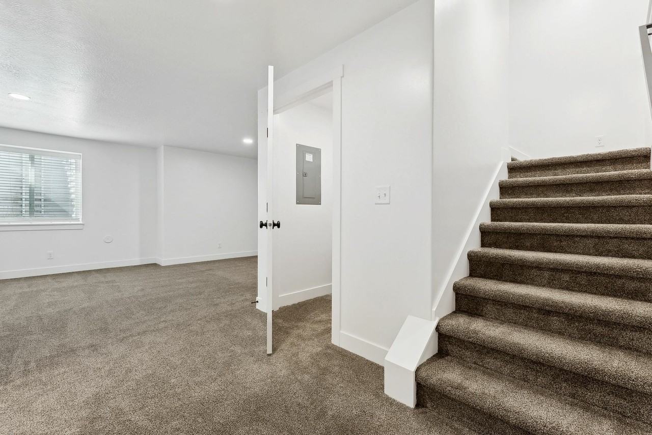 635 40th St #804 - Photo 5 of 27