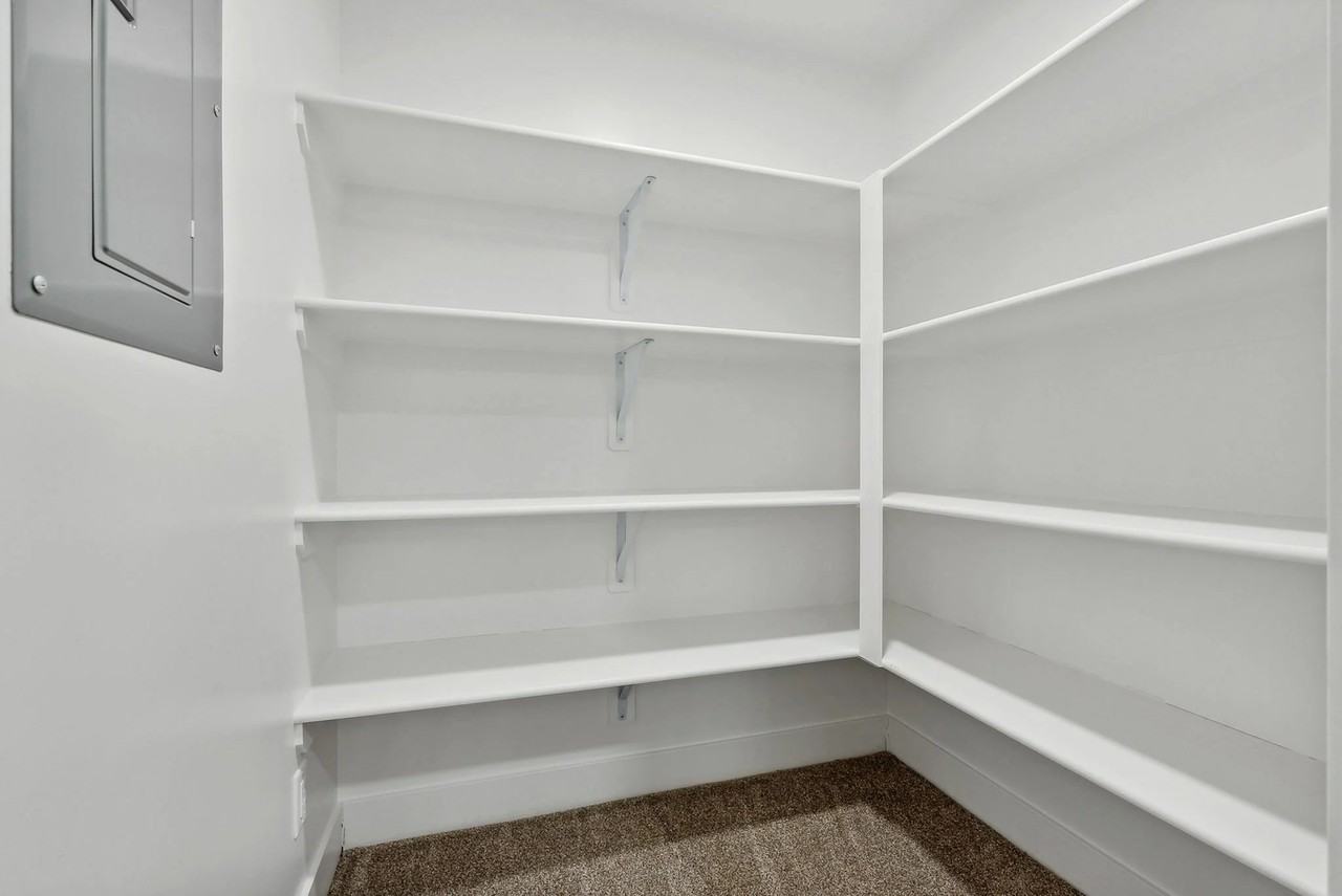 635 40th St #804 - Photo 7 of 27
