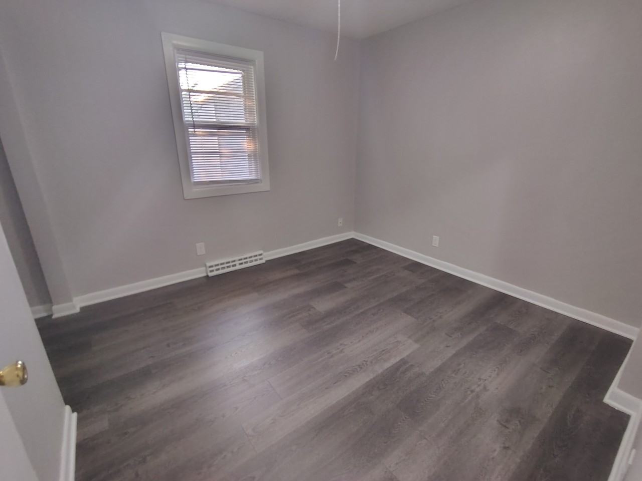 907 Short St #B - Photo 2 of 7