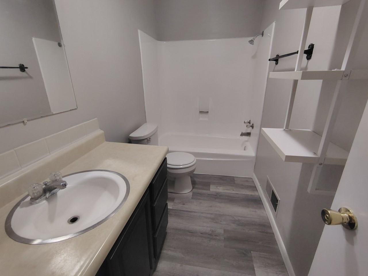 907 Short St #B - Photo 5 of 7