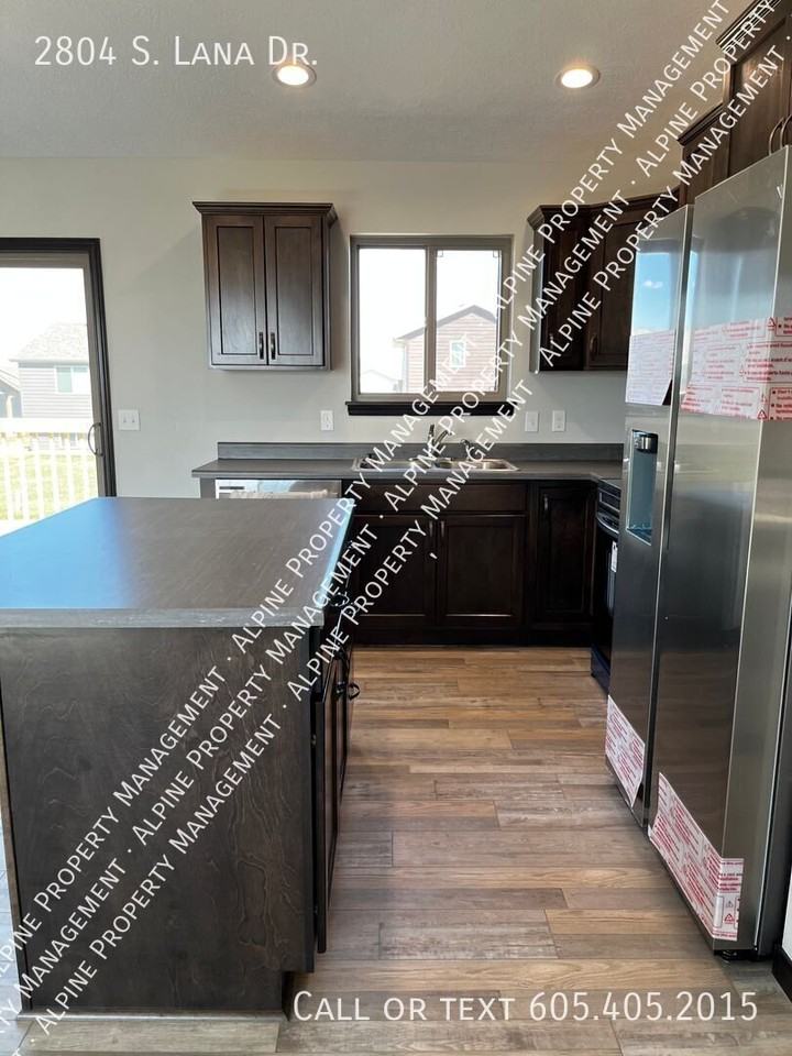 2804 S Lana Dr - Photo 6 of 38
