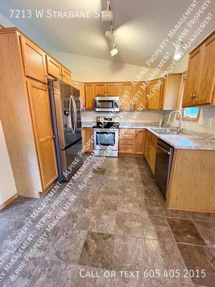 7213 W Strabane St - Photo 6 of 33