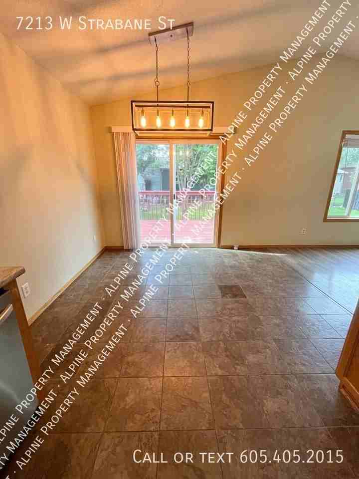 7213 W Strabane St - Photo 7 of 33