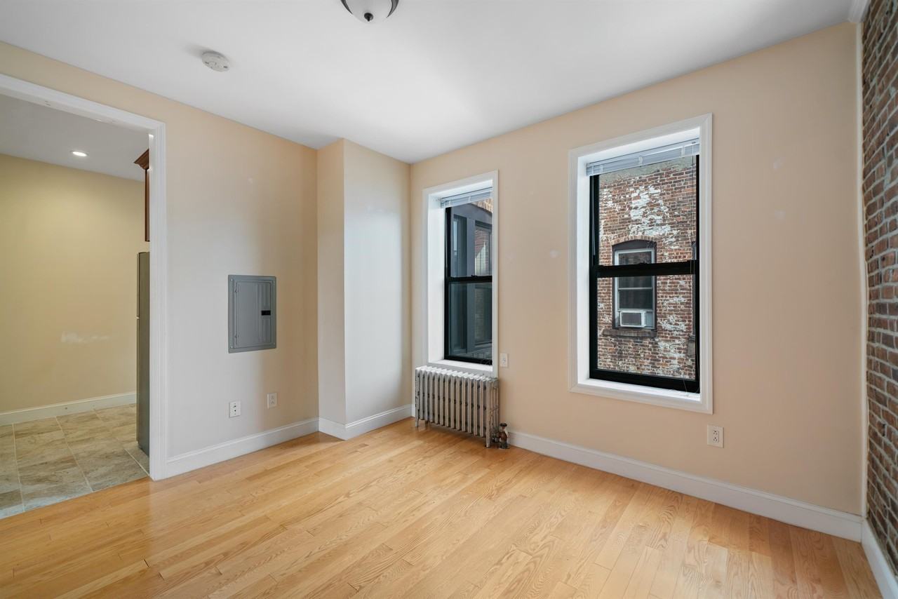 152 New York Ave - Photo 4 of 21