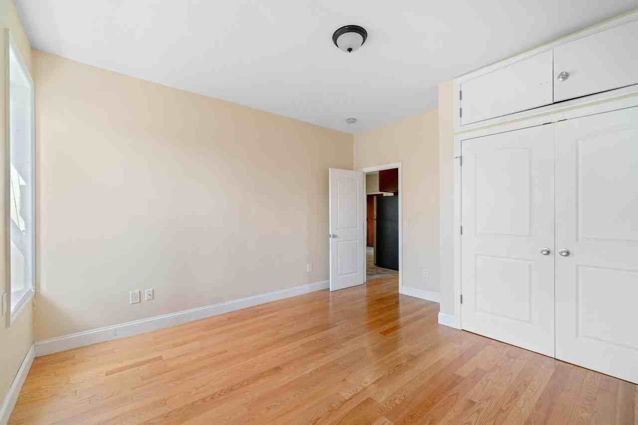 152 New York Ave - Photo 6 of 21