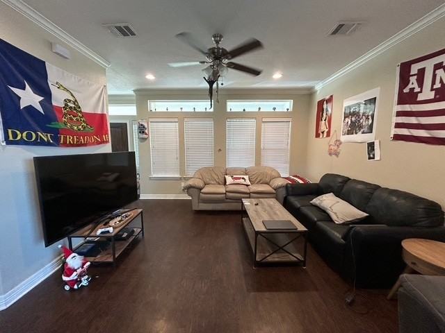 1422 Holleman - Photo 2 of 32