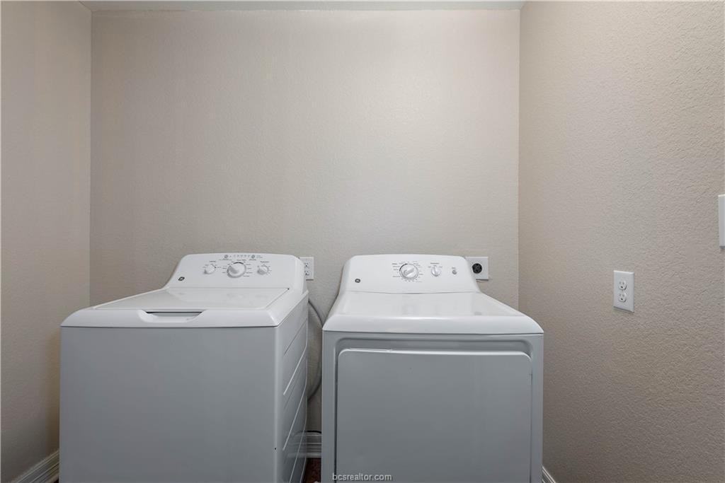 1422 Holleman - Photo 6 of 32