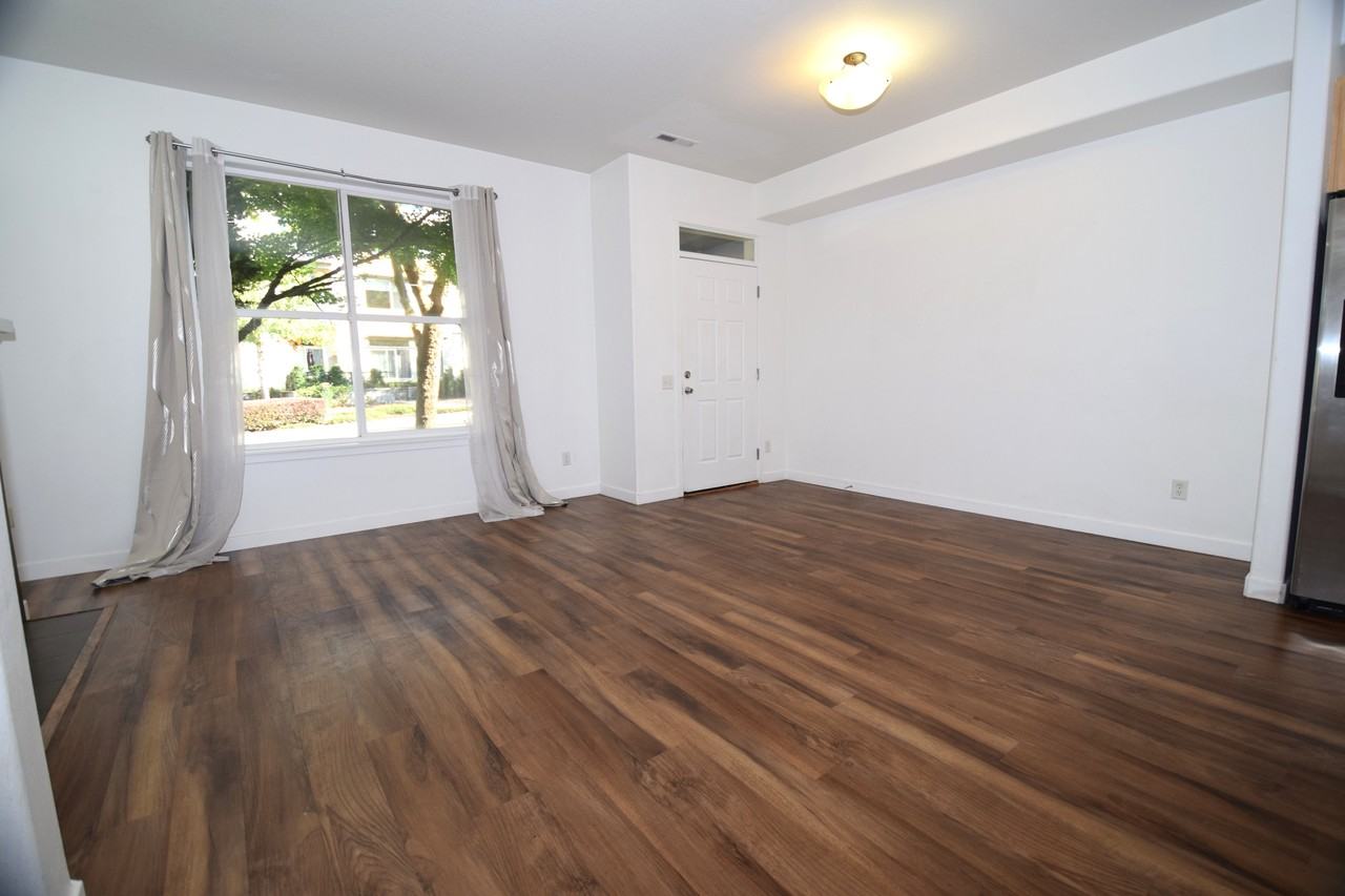 2314 Ne Redelfs Way #1 - Photo 5 of 27