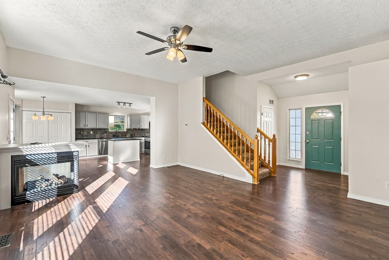 1097 Pebble Brook Dr #1 - Photo 4 of 35