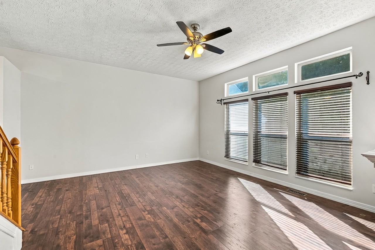 1097 Pebble Brook Dr #1 - Photo 5 of 35